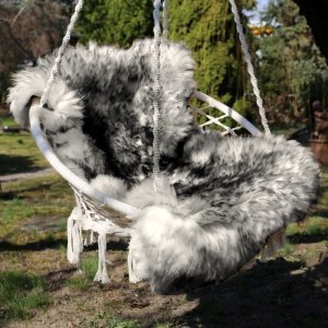 Ovčí kožešina žíhaná bíločerná, 100% přírodní, délka 111-125 cm Ovčí kožešina žíhaná bíločerná, 100% přírodní, délka 111-125 cm